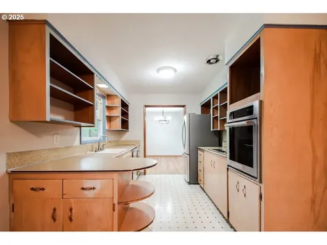 5451 SW 53rd Avenue Portland OR 97221