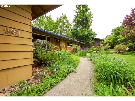 5451 SW 53rd Avenue Portland OR 97221
