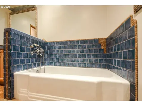 5451 SW 53rd Avenue Portland OR 97221