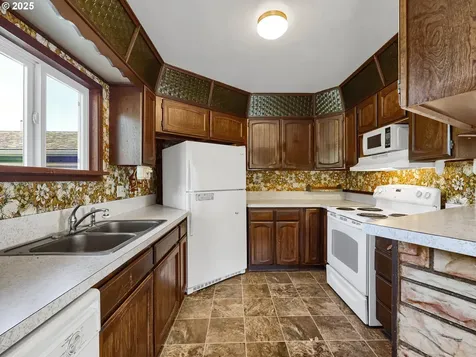 1425 SE 12th Place Warrenton OR 97146