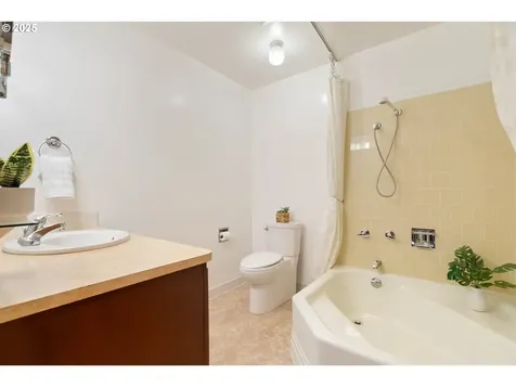 4035 SW Altadena Avenue Portland OR 97239
