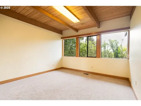 4035 SW Altadena Avenue Portland OR 97239