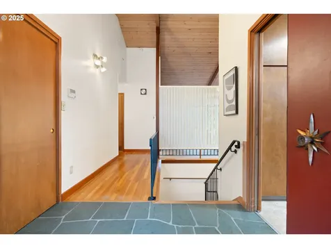 4035 SW Altadena Avenue Portland OR 97239