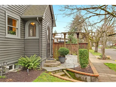 2806 NE Bryce Street Portland OR 97212