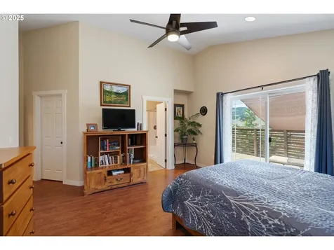 3529 Jones Loop Hood River OR 97031