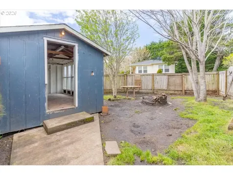 4634 SE Lee Avenue Lincoln City OR 97367