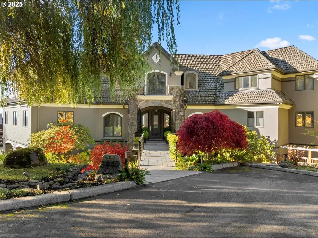 3440 SW Doschview Court Portland OR 97239