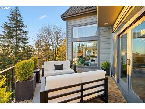 3440 SW Doschview Court Portland OR 97239