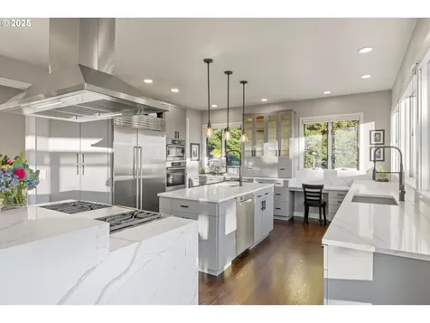 3440 SW Doschview Court Portland OR 97239