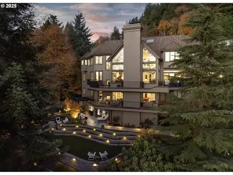 3440 SW Doschview Court Portland OR 97239