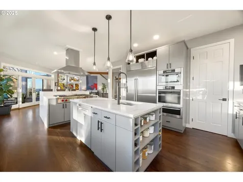 3440 SW Doschview Court Portland OR 97239