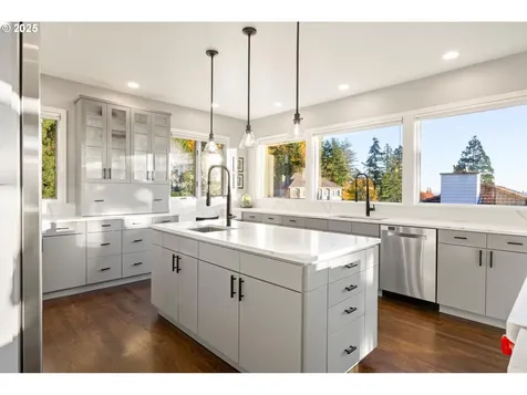 3440 SW Doschview Court Portland OR 97239