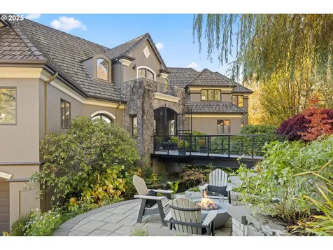 3440 SW Doschview Court Portland OR 97239