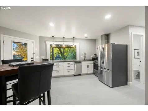 3440 SW Doschview Court Portland OR 97239