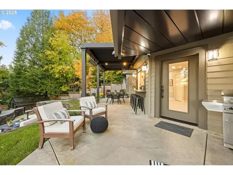 3440 SW Doschview Court Portland OR 97239