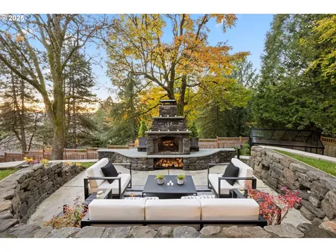 3440 SW Doschview Court Portland OR 97239