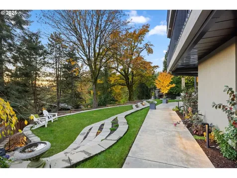 3440 SW Doschview Court Portland OR 97239