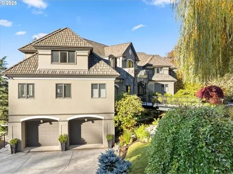 3440 SW Doschview Court Portland OR 97239