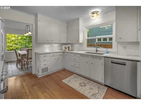 1605 SE 22nd Avenue Portland OR 97214