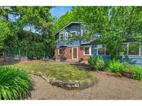1605 SE 22nd Avenue Portland OR 97214