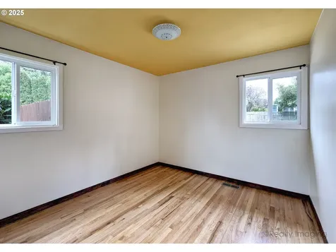 7701 SE Lincoln Street Portland OR 97215