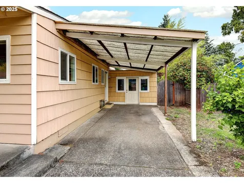 7701 SE Lincoln Street Portland OR 97215