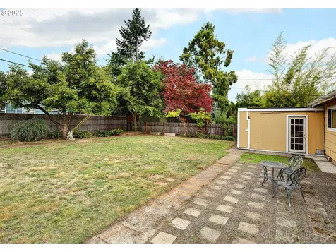 7701 SE Lincoln Street Portland OR 97215