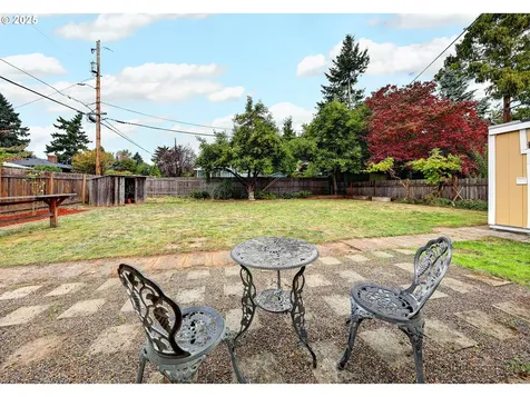 7701 SE Lincoln Street Portland OR 97215