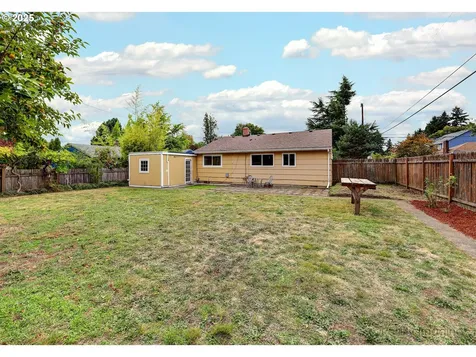 7701 SE Lincoln Street Portland OR 97215