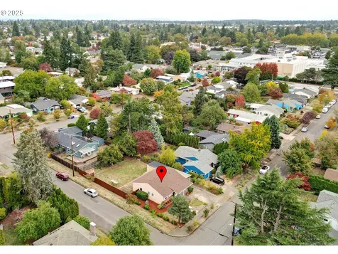7701 SE Lincoln Street Portland OR 97215