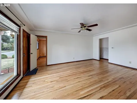 7701 SE Lincoln Street Portland OR 97215