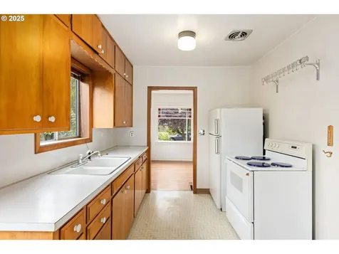 1412 NE 53rd Avenue Portland OR 97213