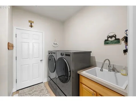 5208 N Fairway Street Newberg OR 97132