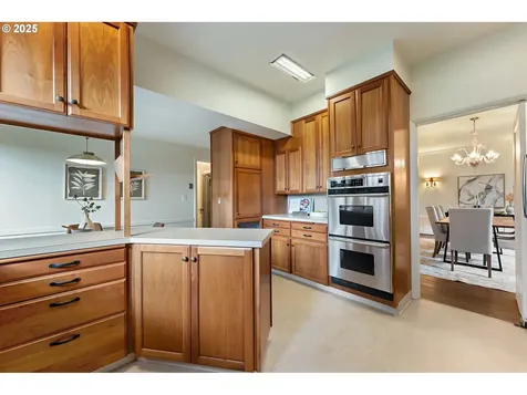 3028 SE Crystal Springs Boulevard Portland OR 97202
