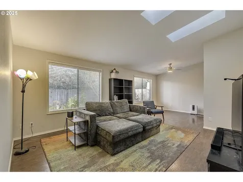 211 SE 33rd Avenue Hillsboro OR 97123