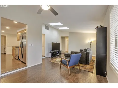 211 SE 33rd Avenue Hillsboro OR 97123