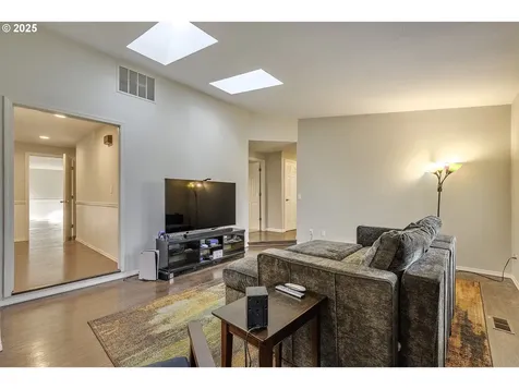 211 SE 33rd Avenue Hillsboro OR 97123