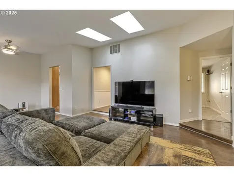 211 SE 33rd Avenue Hillsboro OR 97123