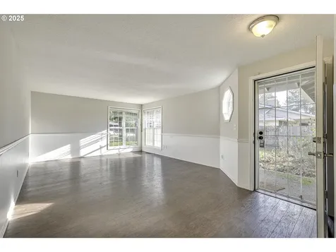 211 SE 33rd Avenue Hillsboro OR 97123