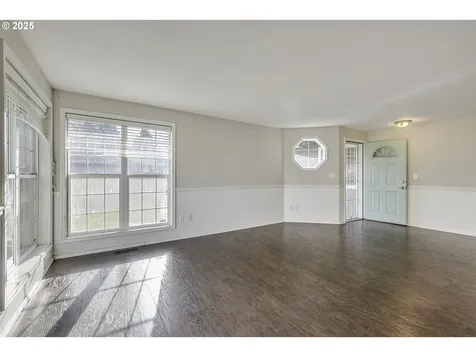 211 SE 33rd Avenue Hillsboro OR 97123