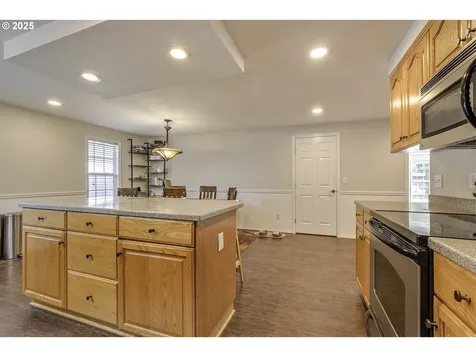 211 SE 33rd Avenue Hillsboro OR 97123