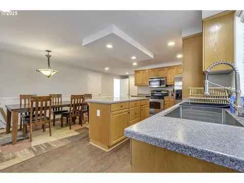 211 SE 33rd Avenue Hillsboro OR 97123