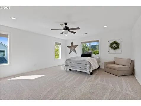 211 W Hazelnut Drive Newberg OR 97132