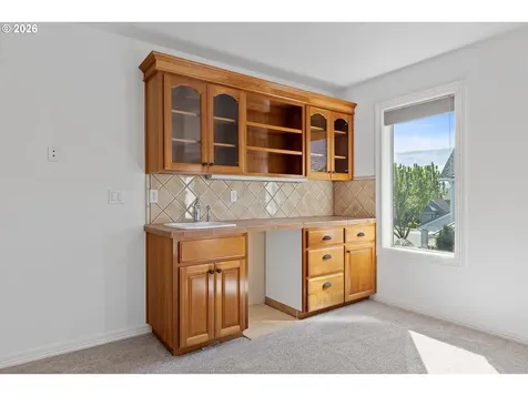 211 W Hazelnut Drive Newberg OR 97132