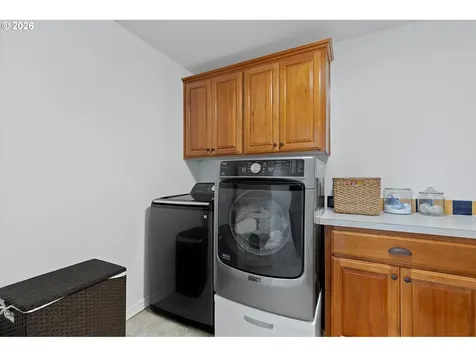 211 W Hazelnut Drive Newberg OR 97132