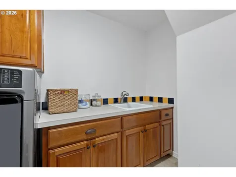 211 W Hazelnut Drive Newberg OR 97132