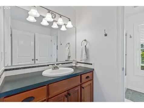 211 W Hazelnut Drive Newberg OR 97132