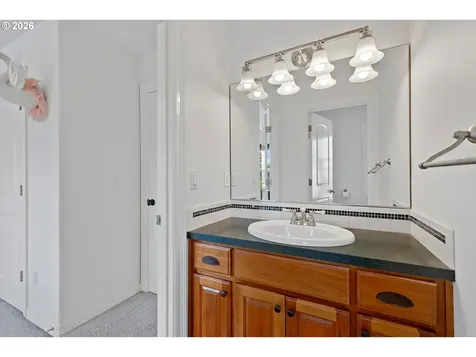 211 W Hazelnut Drive Newberg OR 97132