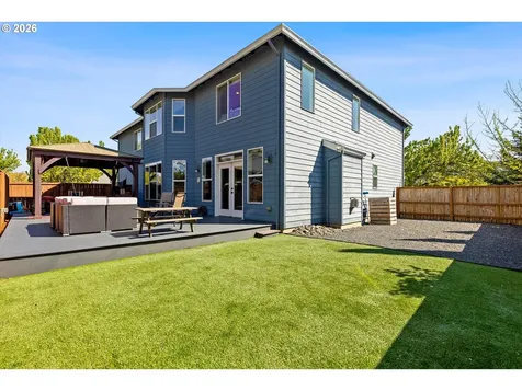 211 W Hazelnut Drive Newberg OR 97132
