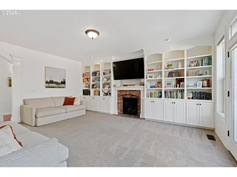 211 W Hazelnut Drive Newberg OR 97132
